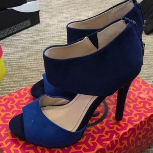 Gorgeous suede blue heels